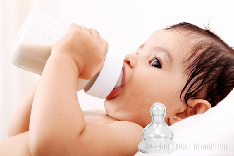 Cặp ti thay silicone 2 lỗ Combi cỡ M (3-18 tháng)