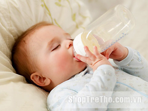 bé uống sữa frisolac miễn dịch số 1