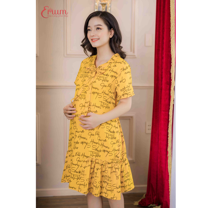 Đầm bầu sơ mi tay lửng in chữ vàng Emum
