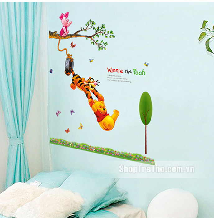 Tranh dán tường Pooh đu cây M65