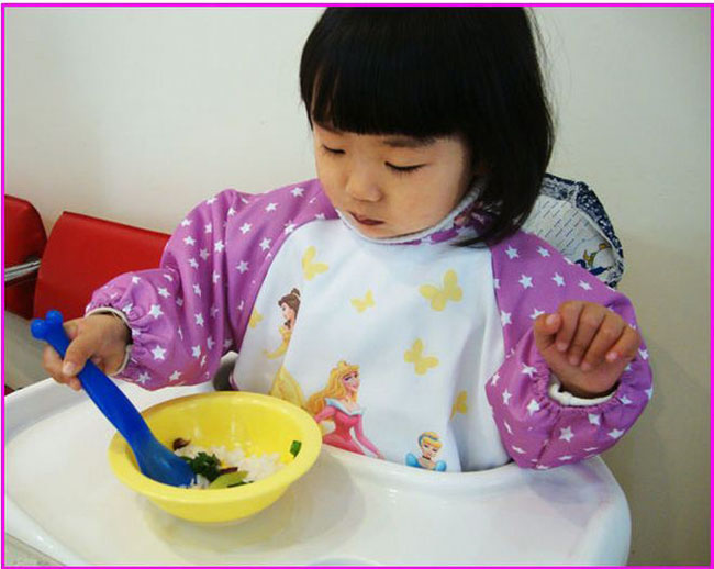 Yếm áo ăn bột cho bé Disney