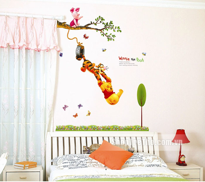 Tranh dán tường Pooh đu cây M65