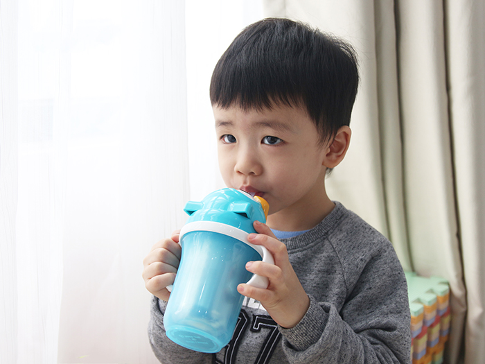 Binh dung nuoc giu nhiet 2 lop co ong hut Edison hinh cu meo