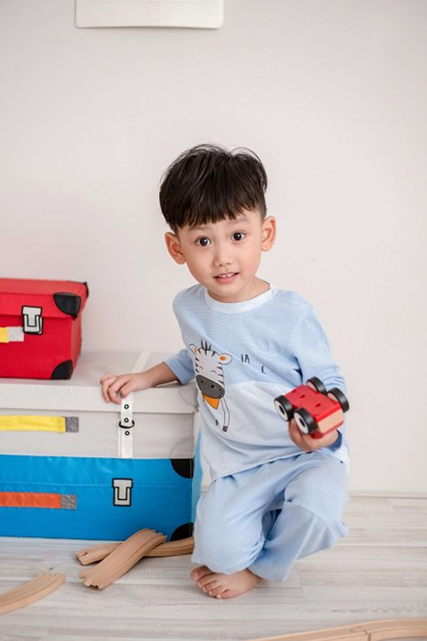 Bộ dài tay cài vai thêu tay bò sữa La Pomme SL113