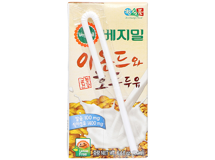 Sữa đậu nành vị hạnh nhân và óc chó Vegemil 190ml (hộp) 