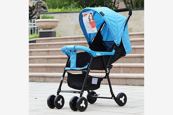 Xe đẩy seebaby qq2 có nhiều màu để mẹ lựa chọn