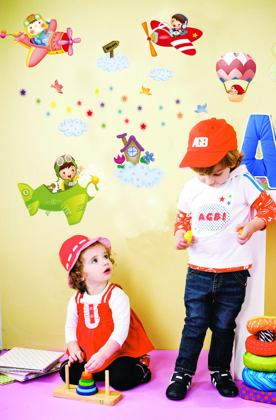 Tranh dán tường bé làm phi công M005