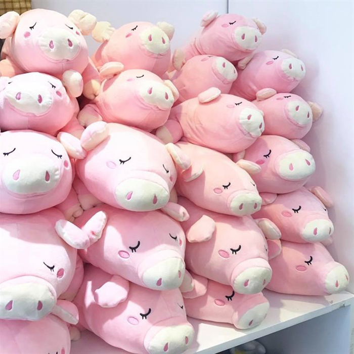 Gối ôm hình heo mắt híp