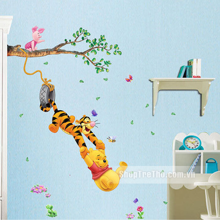 Tranh dán tường Pooh đu cây M65