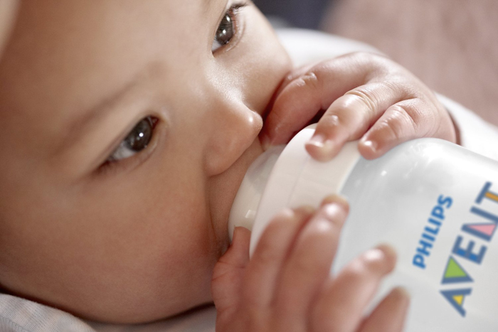 Bình sữa Avent giúp bé dễ dàng chuyển từ bú mẹ sang bú bình