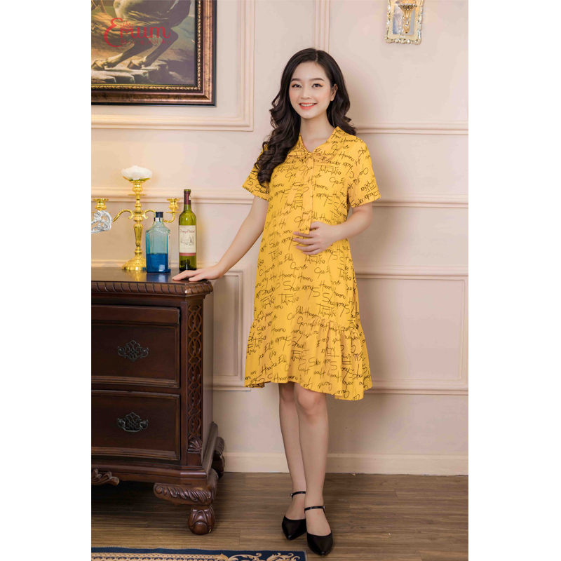 Đầm bầu sơ mi tay lửng in chữ vàng Emum